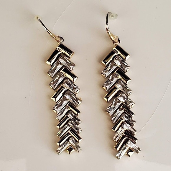 Michael Kors Gold Tone Baguette Crystal Chevron Dangle Earrings MKJ4101710